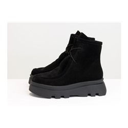 Ботинки на шнуровке в стиле desert boots, выполнены из натуральной черной замши, на высокой ребристой черной подошве, Б-2175-02