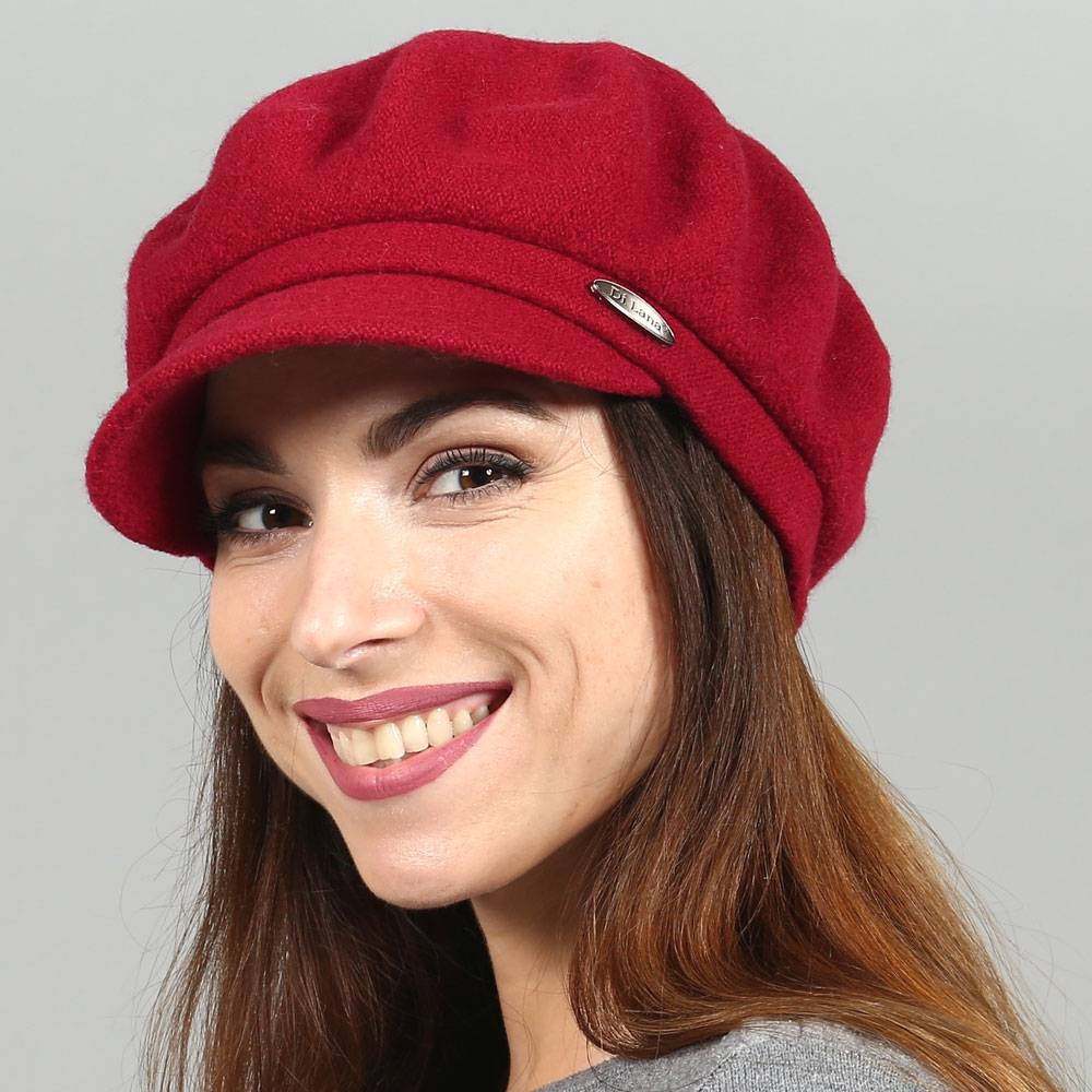 Красная кепка женская